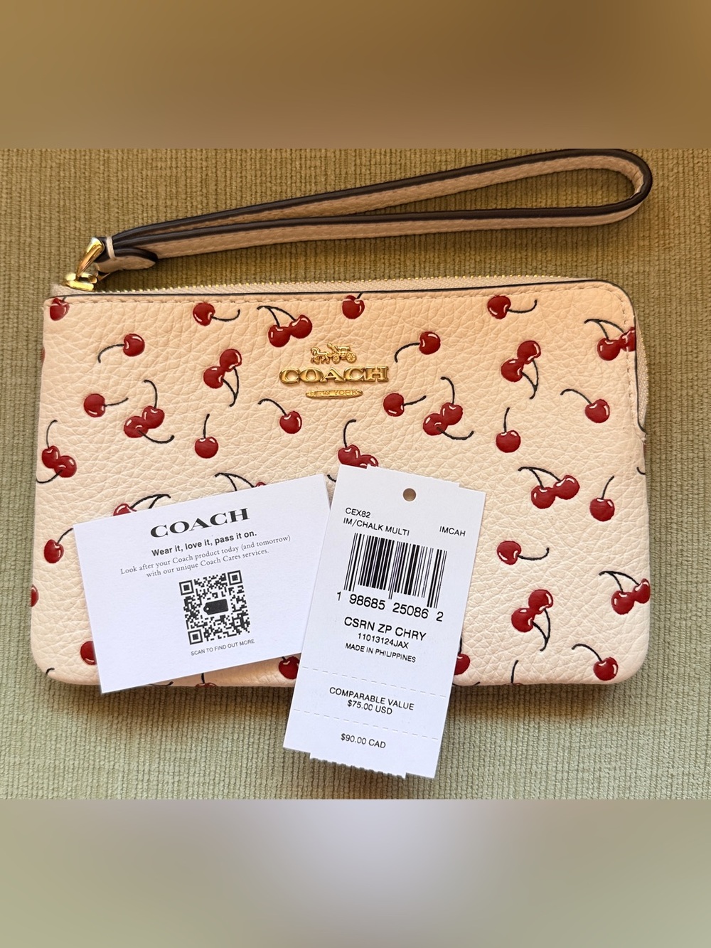 COACH Corner Zip Wristlet with Cherries 🍒 Print NWT - Picture 4 of 5